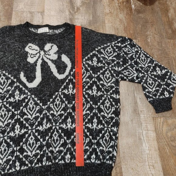 VTG GFC Sweater Black Charcoal Gray Holiday Sweater w/Bow Size Large READ BELOW - Picture 7 of 7